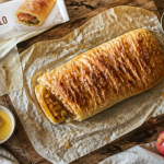 Strudel pommes avec pâte filo Lidl sur table rustique