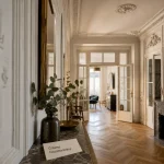Critères pour acheter appartement haussmannien Paris : entrée, moulures, cheminée